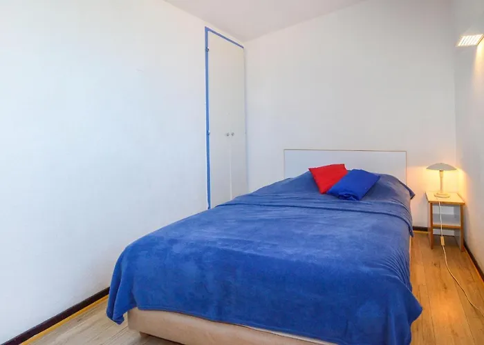 2 Bedroom Cozy In Vakantiehuis Porticcio (Corsica)