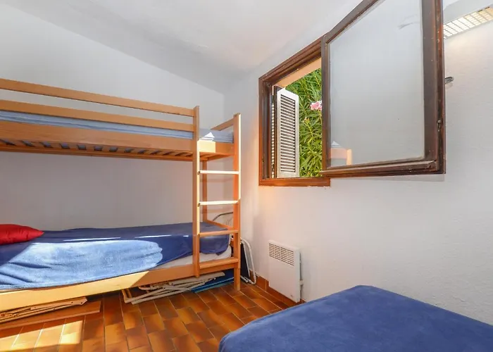 2 Bedroom Cozy In Porticcio (Corsica)