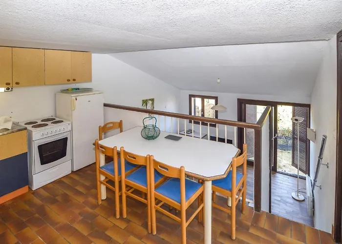 2 Bedroom Cozy In Vakantiehuis Porticcio (Corsica)